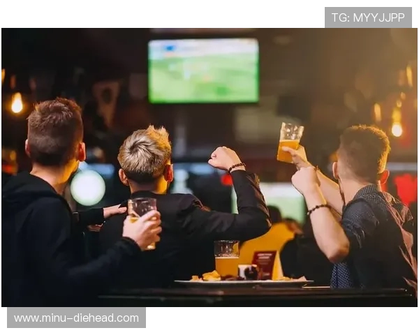 熬夜看世界杯图片记录青春热血与激情难忘时刻陪伴无数球迷的狂欢岁月