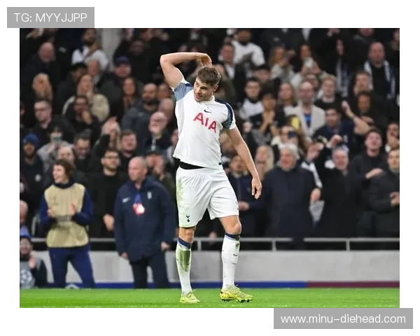 卡斯卡里诺指出范德芬需向范戴克学习以提升状态助热刺逆转颓势 卡斯卡里诺指出范德芬需向范戴克学习以提升状态助热刺逆转颓势